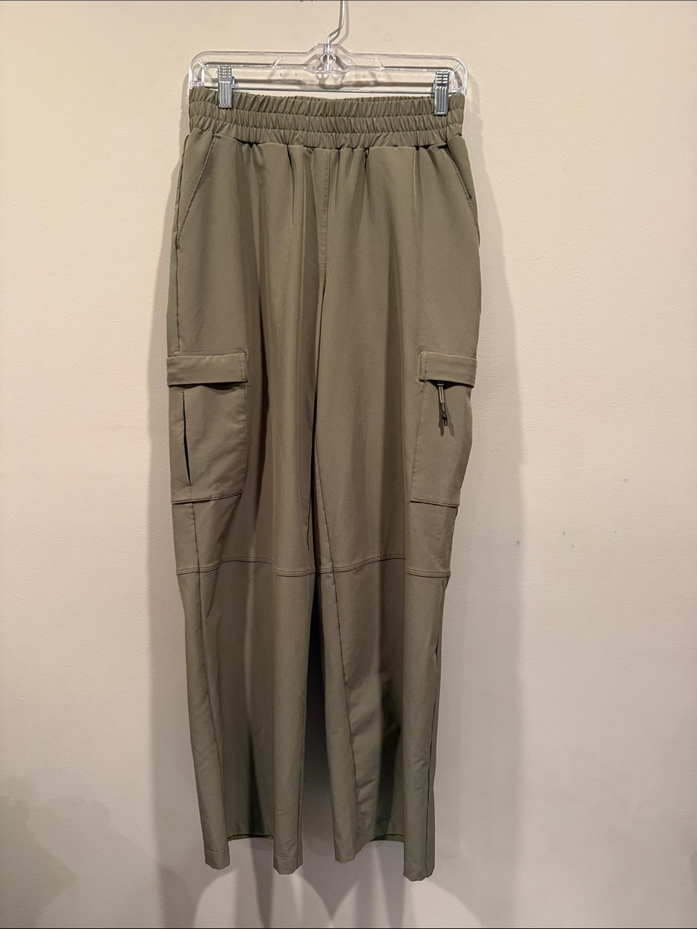 Mondetta Olive Cargo Pants with Elastic Waist. Size Small